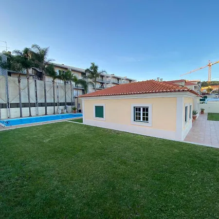 With Heated Pool Alojamento de Acomodação e Pequeno-almoço São Martinho do Porto