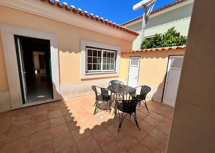 With Palm Tree Heated Pool Bed & Breakfast São Martinho do Porto