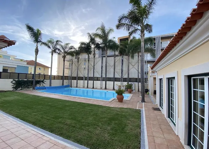 With Palm Tree Heated Pool Bed & Breakfast